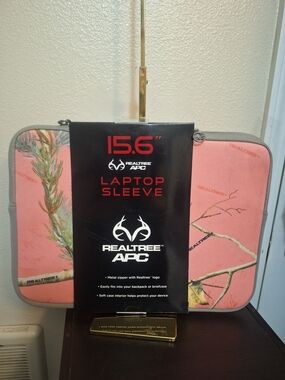 Realtree 15.6" Pink Laptop Sleeve